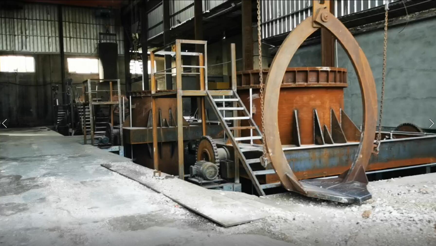 Hechuang arc-furnace hall — three-phase electric arc furnace used to fuse Donghai quartz lump