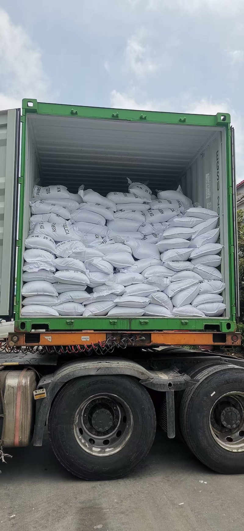 Bulk loading of fused silica bags into vessel hold — export shipment to India