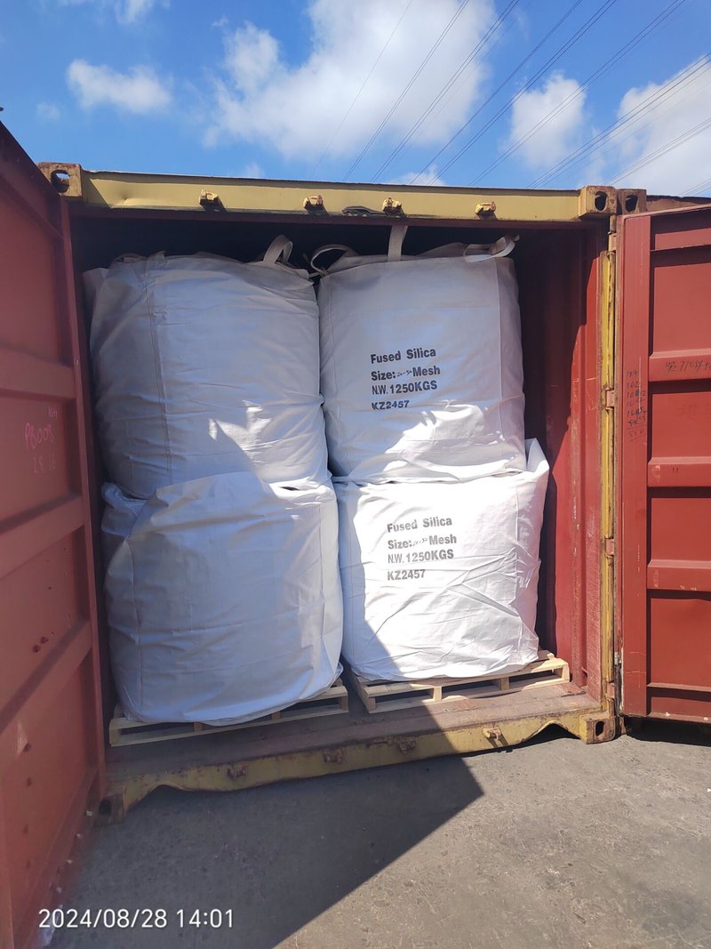 Fused silica double-layer bags on pallets — export loading prepared for a customer in Africa