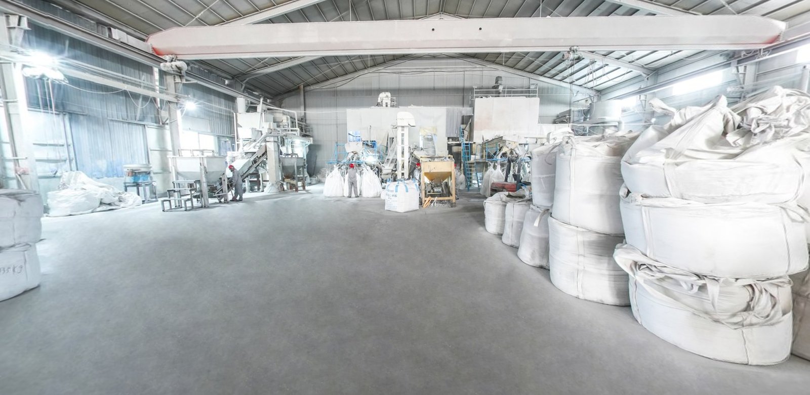 Fused silica grains production lines — Barmac VSI crushers, vibrating screens and finished jumbo bags inside the Hechuang workshop
