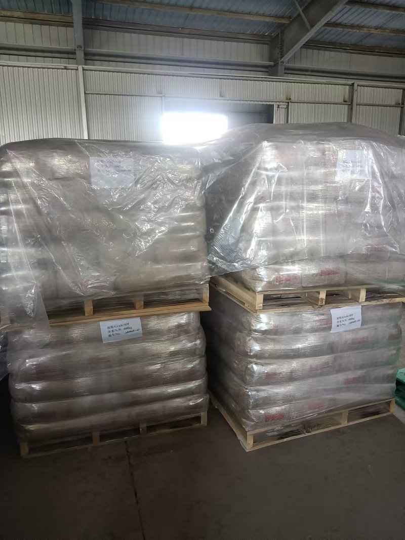 Fused silica warehouse storage — bags wrapped for moisture and dust protection before export