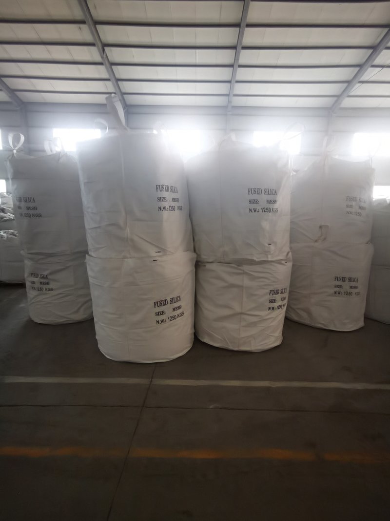 Fused silica finished-batch warehouse — palletised bags stored and ready for shipment