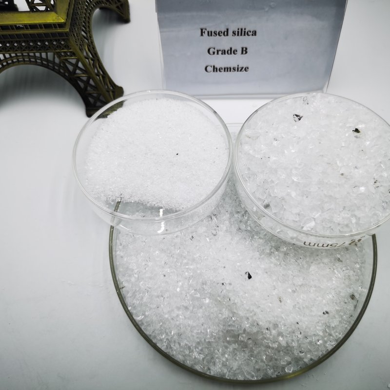 Fused silica Grade B sand — minor black spots or thread-like black lines; for general refractories