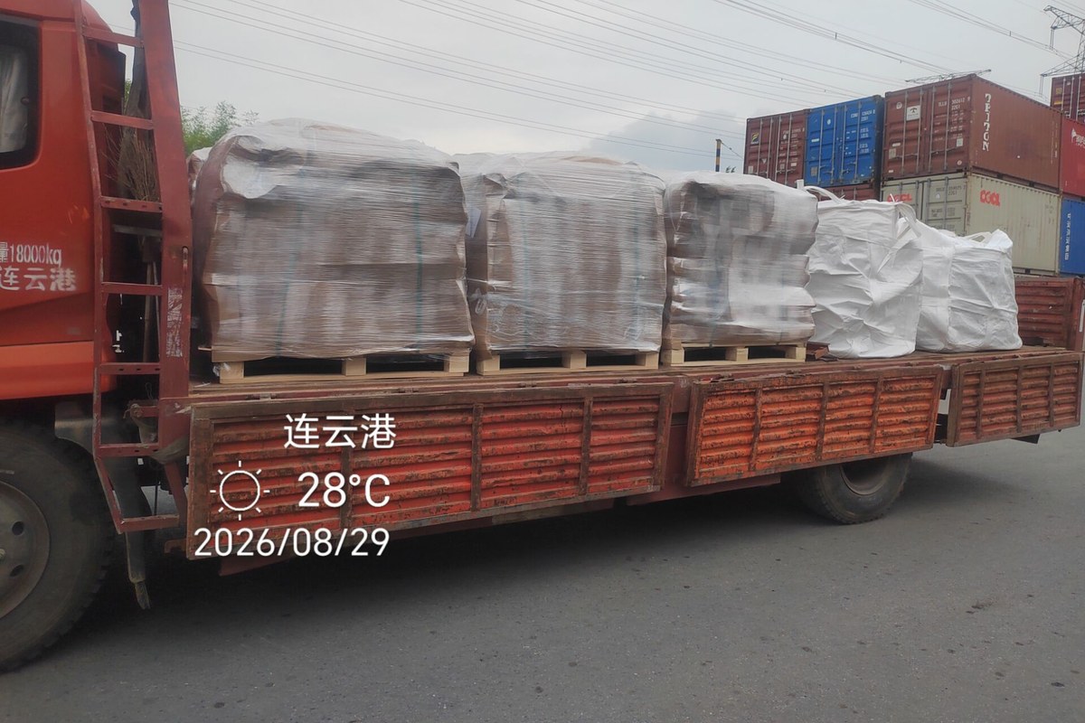 Palletised Grade A fused silica sand on a truck at the Lianyungang container terminal, ready for export shipment.